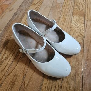 Girl's heeled dress shoes